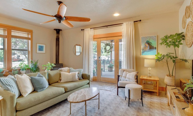 Scotts Mills Apartment | Half-Mi to Scotts Mills Falls: Wine Country Apt