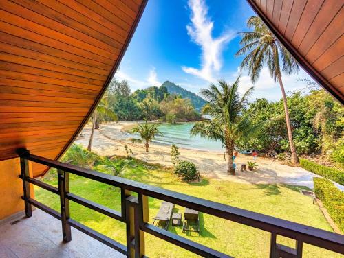 Klong Son Villa | Half Moon beach Villa - by KohChangVillas