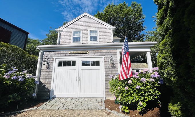 Nantucket Town Cottage | HALFSHELL- Charming 1 bedroom Cottage in town