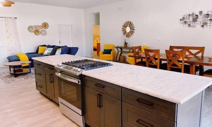 Freeport House | Hallodaze -Stylish Seahorse Villa