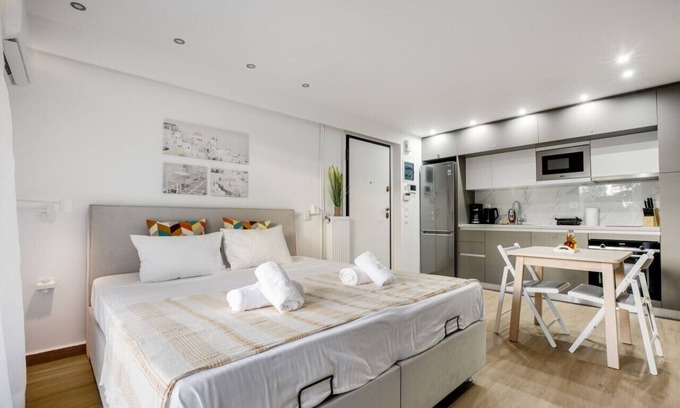 Glyfada Apartment | Halo - Luxury Studio in Athens