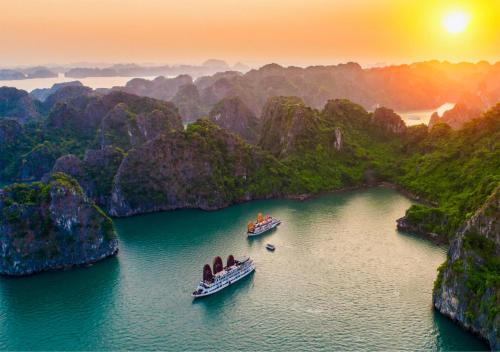 Bai Chay Boat Rental | Halong Arcadia Cruise