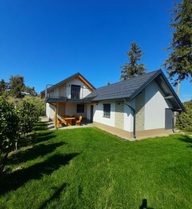 Majsperk House | Haloze na dlani - Haloze in your hand, hiša s pogledom na hribe - a house vith a view of hills