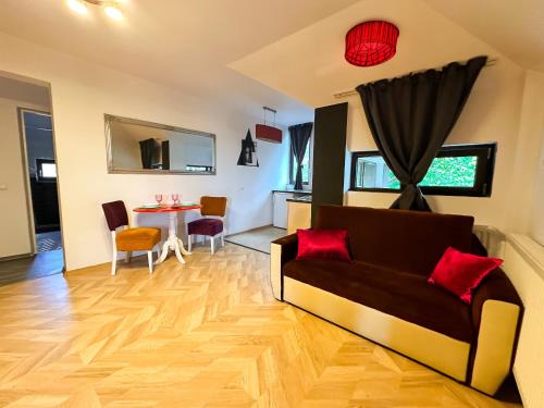 Craiova Apartment | Hamilton Apartment