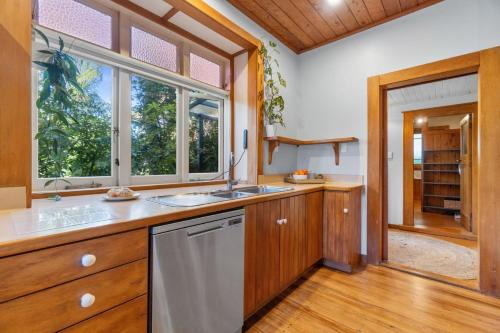 Hamilton East House | Hamilton Hideaway - Close to Town