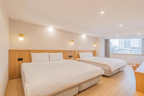 West District Hotel | Hamilton Hotel