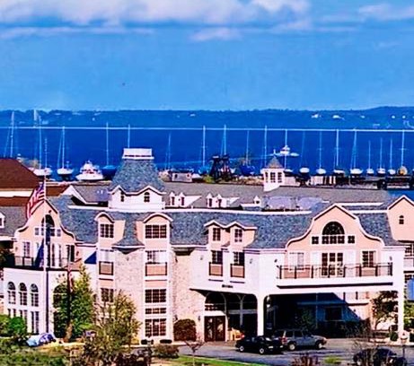 Mackinaw City Hotel | Hamilton Inn Select Beachfront Mackinaw City