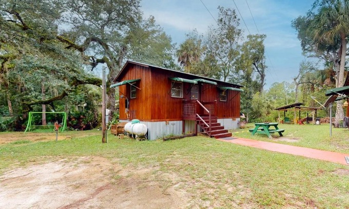 Bronson House | Hammock House