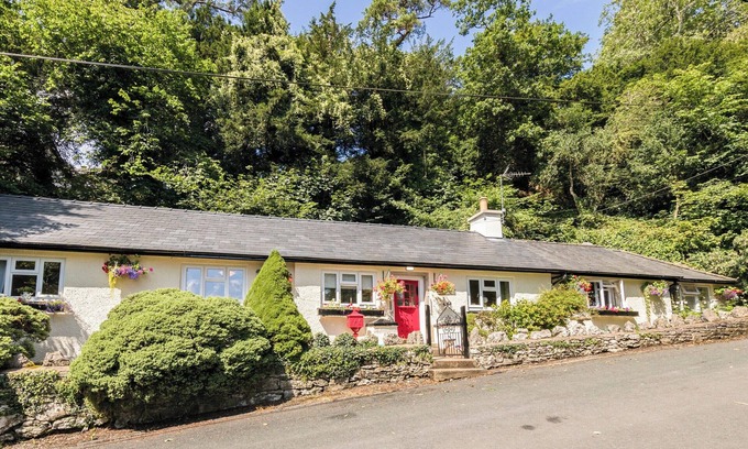 Grange-over-Sands Cottage | Hampsfell Cottage - UK1518