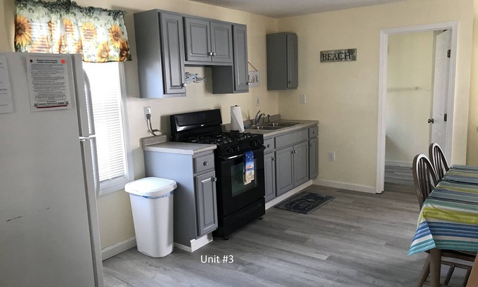 Hampton House | Hampton Beach - Air Conditioned 2 Bedroom Wicked Clean Cottage - Sleeps 6 - 8