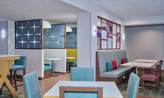 Midtown Anchorage Hotel | Hampton Inn Anchorage