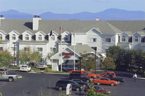 Burlington Hotel | Hampton Inn Burlington - Colchester