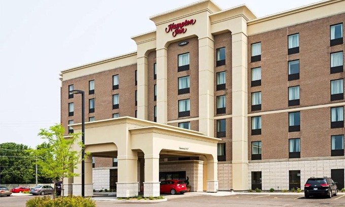 Ottawa Division Hotel | Hampton Inn by Hilton Ottawa Airport