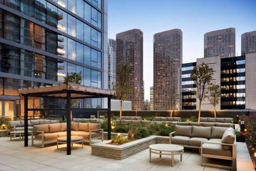 West Loop Gate Hotel | Hampton Inn Chicago West Loop Fulton Market Area