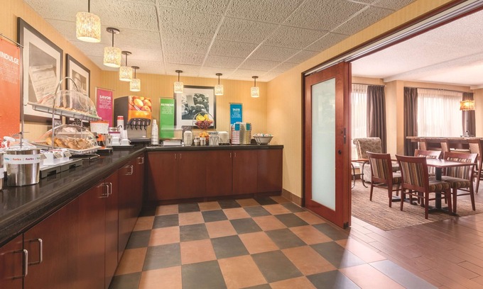 Greater South Side Hotel | Hampton Inn Des Moines-Airport