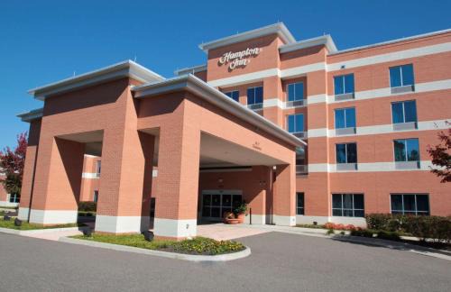Coliseum Central Hotel | Hampton Inn Hampton-Newport News