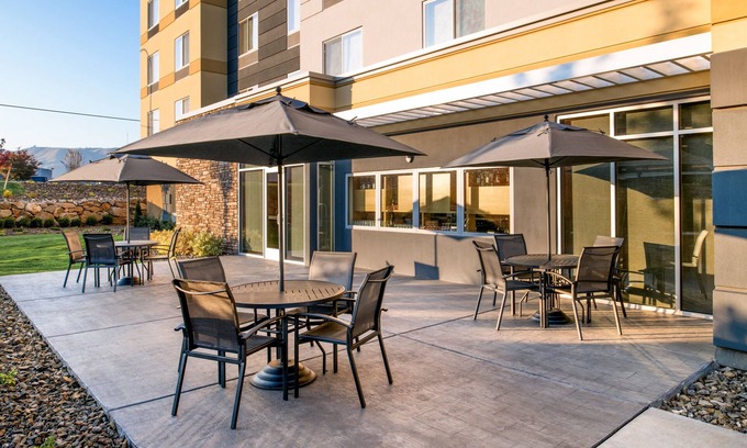 Tri-Cities Hotel | Hampton Inn Kennewick at Southridge