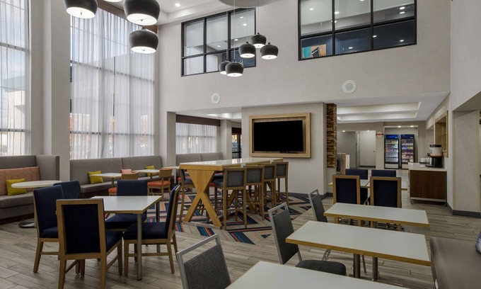Linden Hotel | Hampton Inn Linden