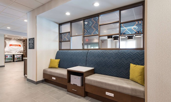 Niles Hotel | Hampton Inn Niles