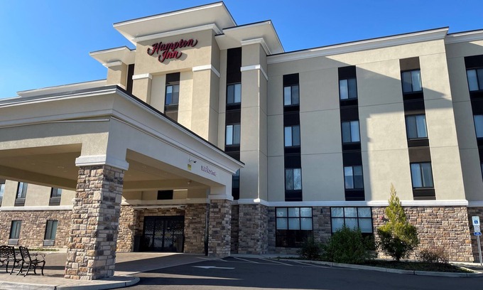 Wickatunk Hotel | Hampton Inn Old Bridge
