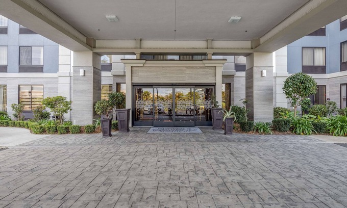 The East Side Hotel | Hampton Inn San Francisco Airport
