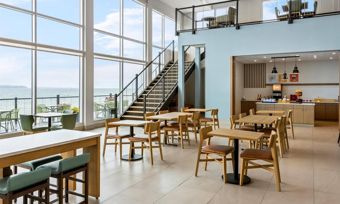 St Ignace Hotel | Hampton Inn St Ignace Lakefront Mackinac