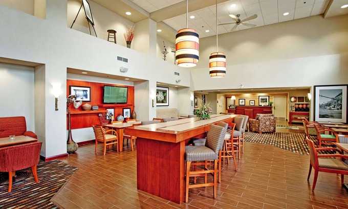 Barrie Hotel | Hampton Inn & Suites Barrie