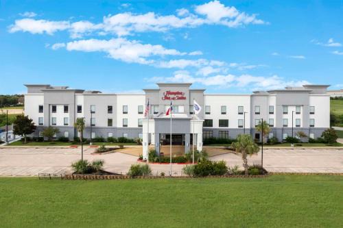 Brenham Hotel | Hampton Inn & Suites Brenham