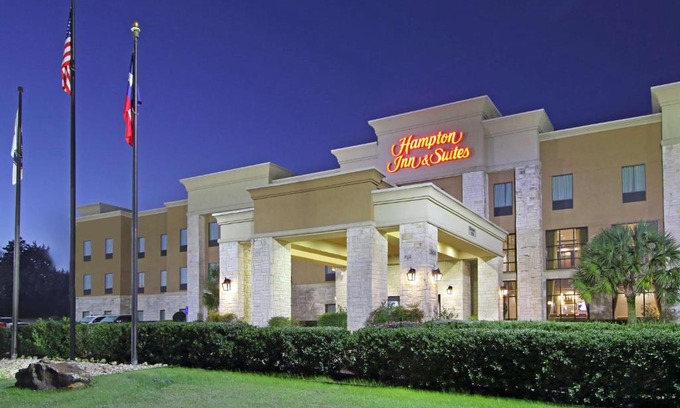 Buffalo Hotel | Hampton Inn & Suites Buffalo