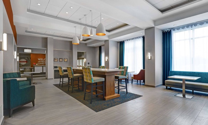 Belleville Hotel | Hampton Inn & Suites by Hilton Belleville