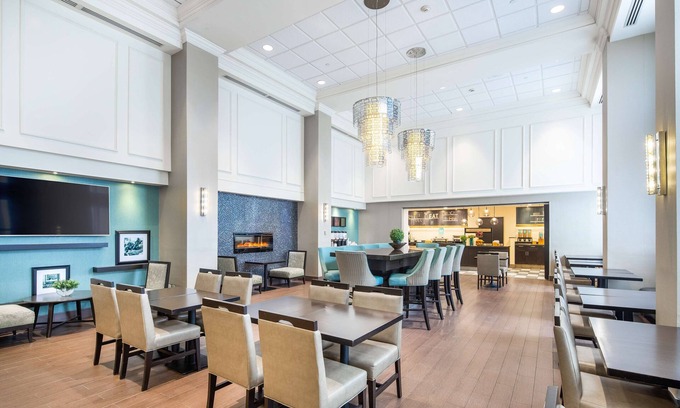 Northeast Mississauga Hotel | Hampton Inn & Suites by Hilton Toronto Airport