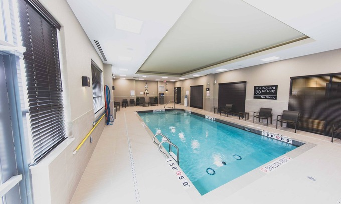 Bolton Hotel | Hampton Inn & Suites by Hilton Bolton
