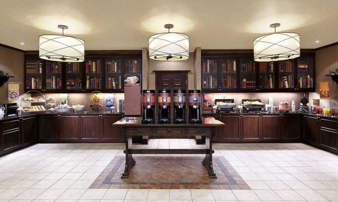Dorval Hotel | Hampton Inn & Suites by Hilton Montreal-Dorval