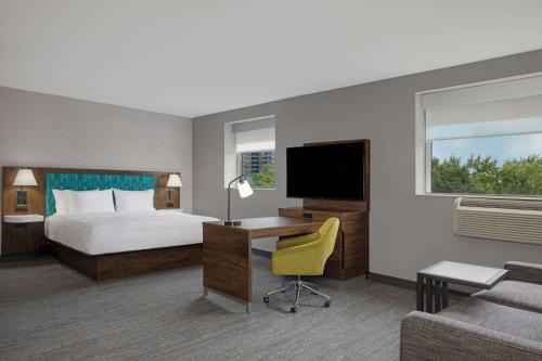 Church and Wellesley Hotel | Hampton Inn & Suites by Hilton Toronto Downtown