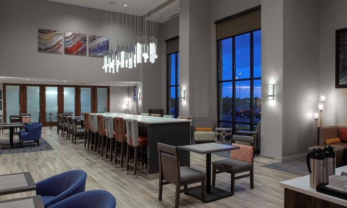 Burr Ridge Hotel | Hampton Inn & Suites Chicago-Burr Ridge