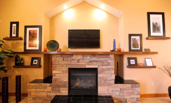 Craig Hotel | Hampton Inn & Suites Craig, CO