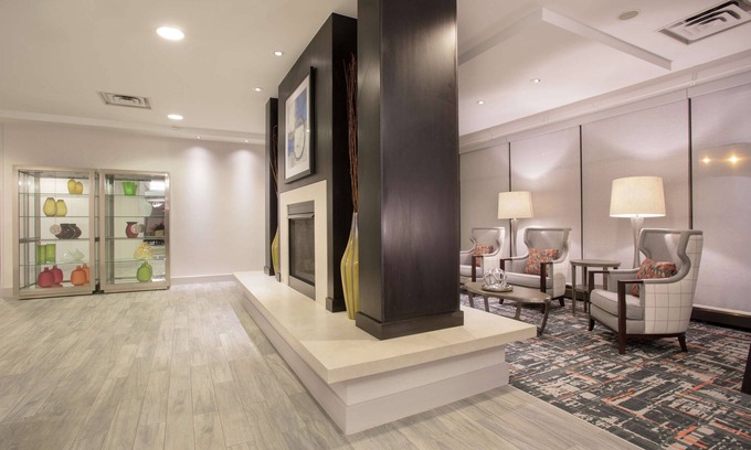 Uptown Hotel | Hampton Inn & Suites Denver-Downtown