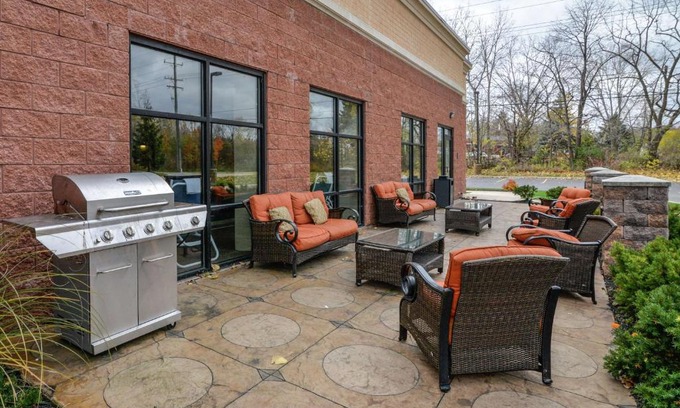 Chesterfield Hotel | Hampton Inn & Suites Detroit/Chesterfield