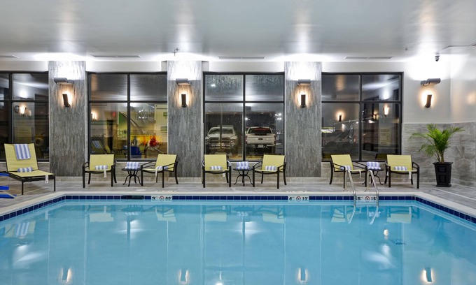 Warren Hotel | Hampton Inn & Suites Detroit/Warren
