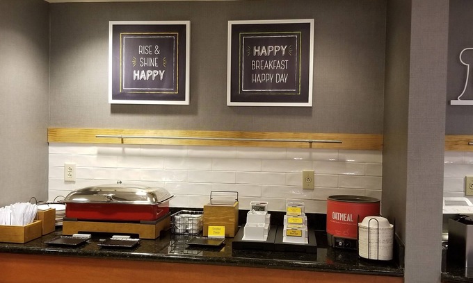 Quad Cities Hotel | Hampton Inn & Suites Moline-Quad City Int'l Aprt