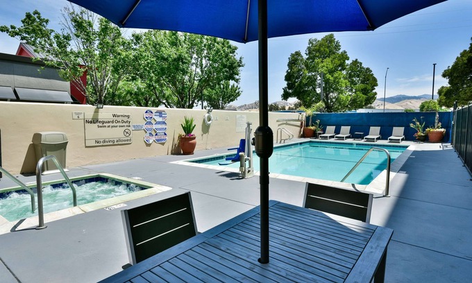 Pittsburg Hotel | Hampton Inn & Suites Pittsburg, CA