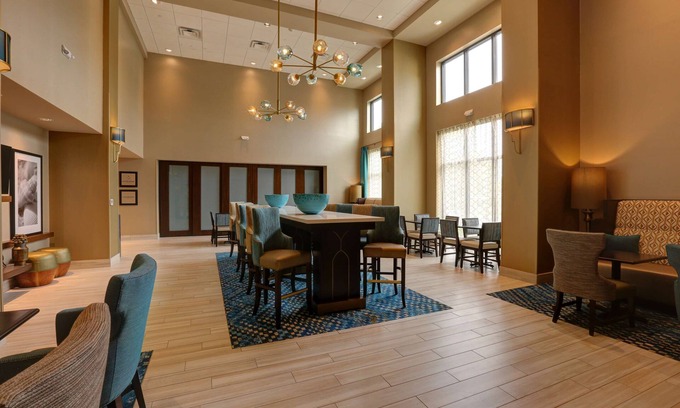 Temple Crest Hotel | Hampton Inn & Suites Tampa Busch Gardens Area