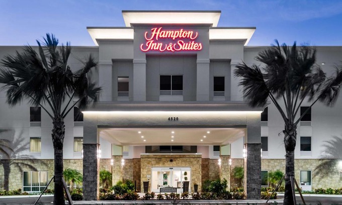 Interchange Square Hotel | Hampton Inn & Suites West Melbourne-Palm Bay Road