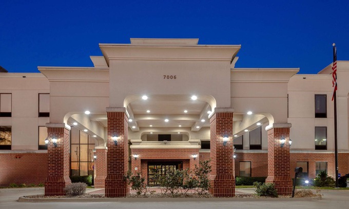 Victoria Hotel | Hampton Inn Victoria