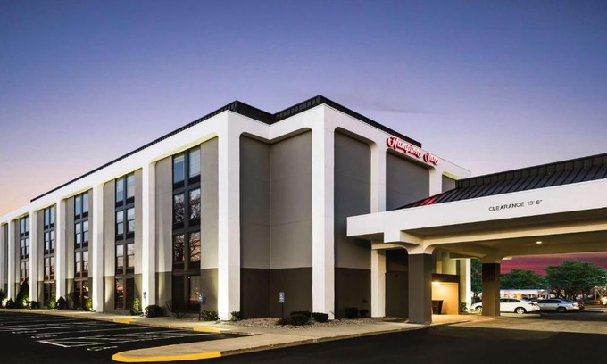 West Springfield Hotel | Hampton Inn West Springfield