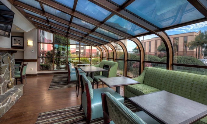 West Springfield Hotel | Hampton Inn West Springfield