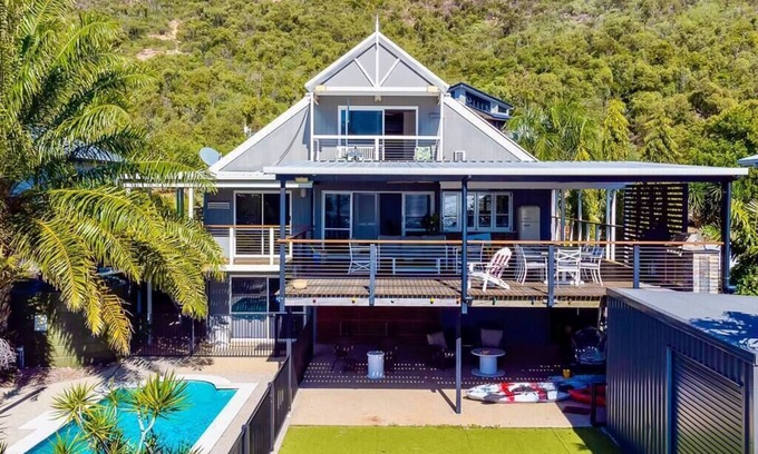 Hideaway Bay Villa | Hamptons at Hydeaway - Beachfront Home
