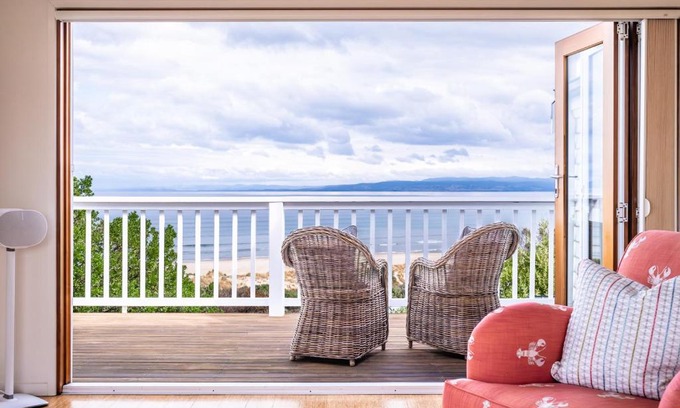 Coles Bay House | Hamptons Hideaway - Freycinet Holiday Houses