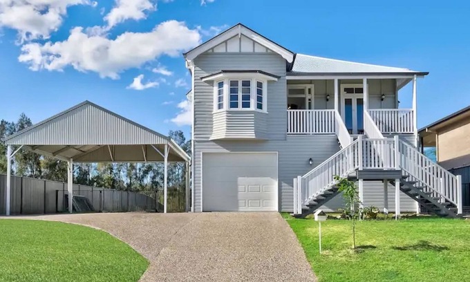 Burrum Heads House | Hamptons House Walking Distance to the Beach - CoastHM