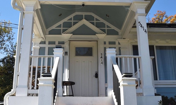 Lanham House | Handsome Home renovated - 4 minutes close to Metro